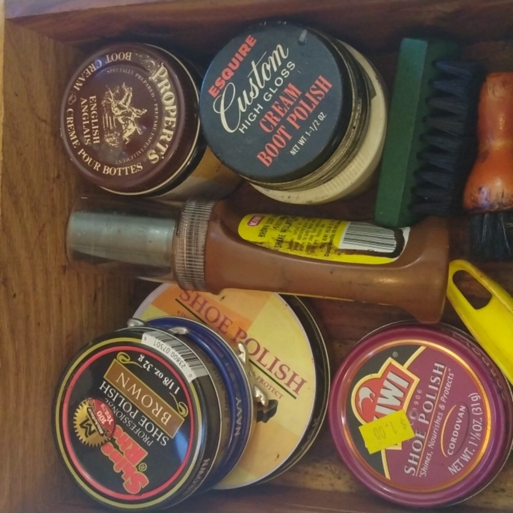 Vintage Cedar Griffin Shoe Shine Kit - 13 Pieces - Picture 16 of 16